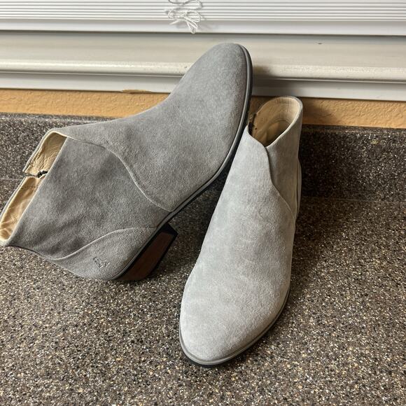 Hush Puppies Ankle Bootie Womens 9.5 M Light Gray Suede Comfort Casual Boots New - Picture 2 of 11